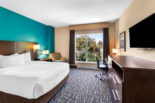 Habitación - No fumadores - Cama grande del hotel Best Western Plus Montreal. Foto 2