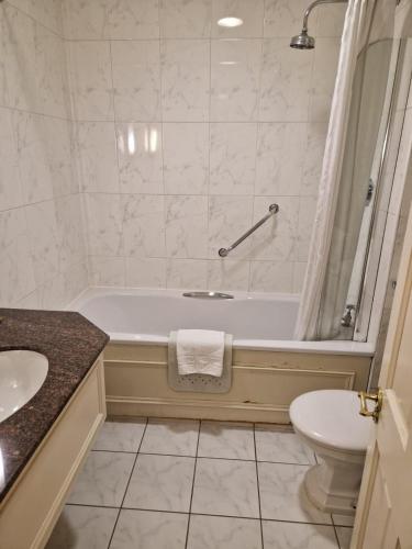 Royal Room Double or Twin del hotel The Royal Highland. Foto 3