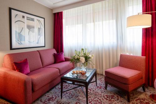 Habitación Executive con cama extragrande del hotel Warwick Paris. Foto 3