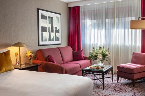 Habitación Executive con cama extragrande del hotel Warwick Paris. Foto 7