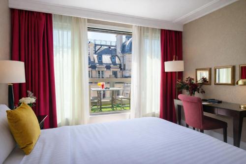 Habitación Deluxe con terraza - 1 cama doble grande del hotel Warwick Paris