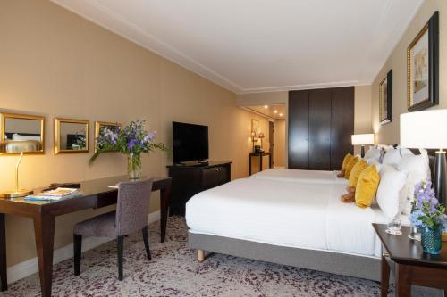 Habitación Familiar del hotel Warwick Paris. Foto 3