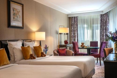 Habitación Familiar del hotel Warwick Paris. Foto 5