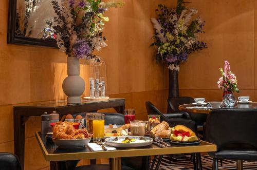 Suite Executive del hotel Warwick Paris. Foto 5