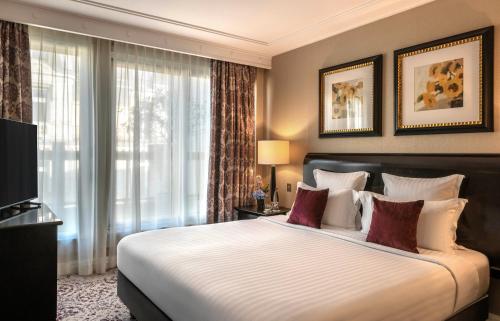 Suite Executive del hotel Warwick Paris. Foto 6