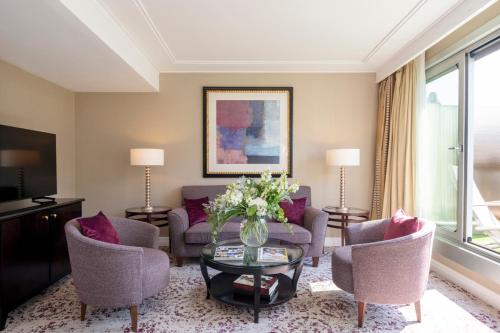 Suite Montaigne del hotel Warwick Paris. Foto 3