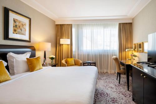 Suite Montaigne del hotel Warwick Paris. Foto 6