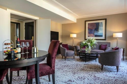 Suite Montaigne del hotel Warwick Paris. Foto 8