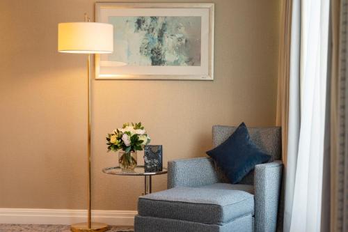 Suite Champs - Elysées del hotel Warwick Paris. Foto 3
