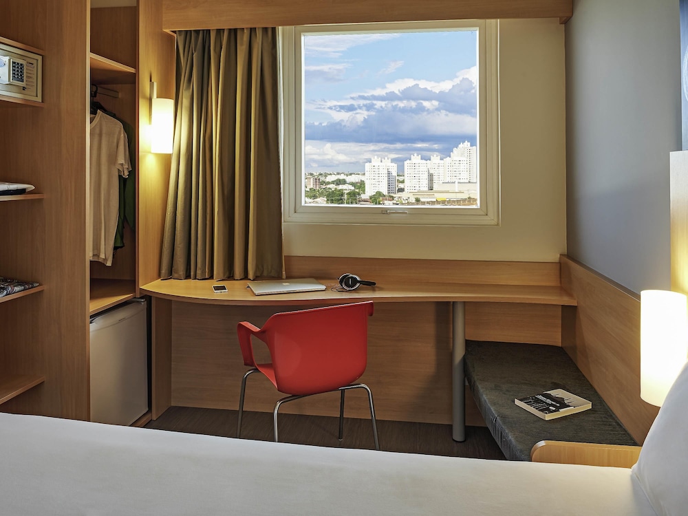 Apartamento estándar con una cama doble del hotel Ibis Londrina Shopping. Foto 5