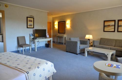 Suite Junior del hotel Beatriz Toledo Auditorium and Spa. Foto 12