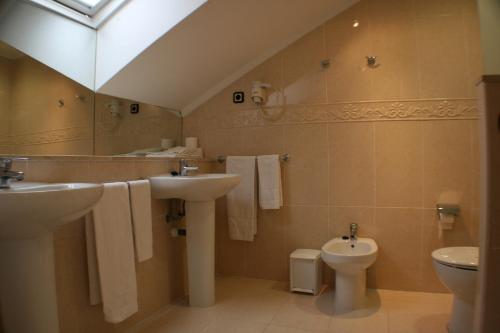 Habitación Triple del hotel Picos De Europa. Foto 4
