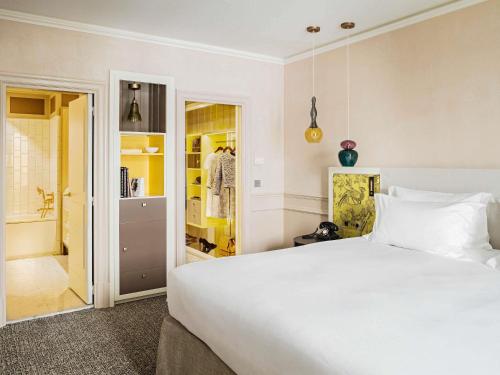 Suite Prestige con sofá cama, salón independiente y vistas al bulevar o a la calle Scribe - 1 cama extragrande del hotel Sofitel Le Scribe Paris Opéra. Foto 5