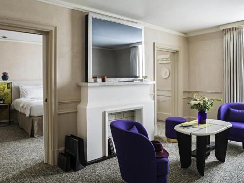 Suite Prestige con sofá cama, salón independiente y vistas al bulevar o a la calle Scribe - 1 cama extragrande del hotel Sofitel Le Scribe Paris Opéra. Foto 7