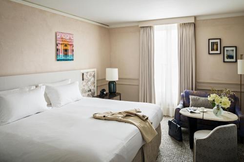 Habitación de lujo con vistas al patio o a la Rue Scribe - 1 cama grande del hotel Sofitel Le Scribe Paris Opéra. Foto 2