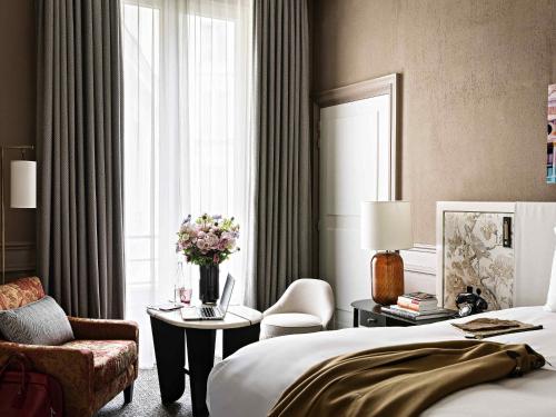Habitación Premium de lujo con vistas al patio o a la Rue Scribe - 1 cama grande del hotel Sofitel Le Scribe Paris Opéra
