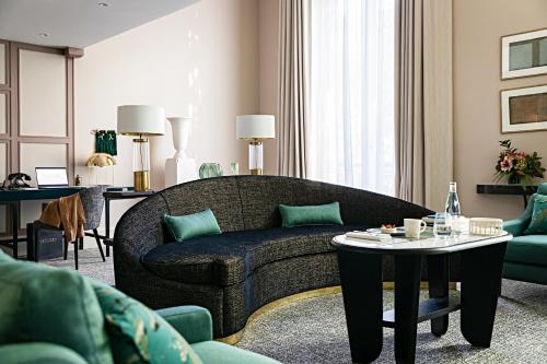 Suite Dúplex Opera con salón y balcón - 1 cama extragrande del hotel Sofitel Le Scribe Paris Opéra. Foto 7
