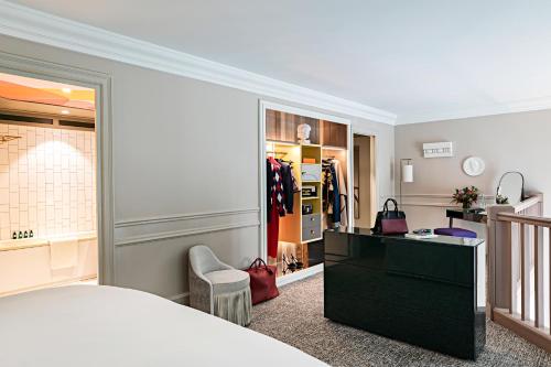 Suite Dúplex Opera con salón y balcón - 1 cama extragrande del hotel Sofitel Le Scribe Paris Opéra. Foto 12