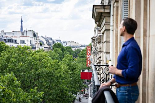 Suite Opera con salón grande independiente y vistas al bulevar o a la calle Scribe - 1 cama extragrande del hotel Sofitel Le Scribe Paris Opéra. Foto 1