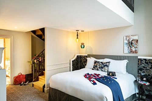 Suite Junior Dúplex con cama extragrande, sofá cama y vistas del hotel Sofitel Le Scribe Paris Opéra. Foto 5