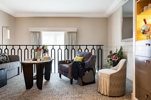 Suite Junior Dúplex con cama extragrande, sofá cama y vistas del hotel Sofitel Le Scribe Paris Opéra. Foto 6