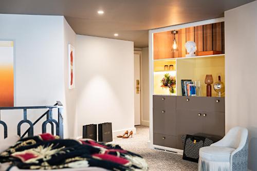Suite Junior Dúplex con cama extragrande, sofá cama y vistas del hotel Sofitel Le Scribe Paris Opéra. Foto 7
