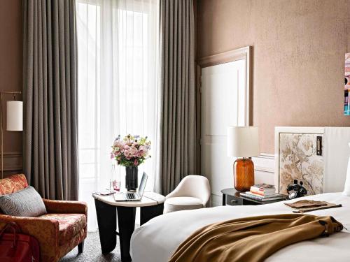 Habitación Premium de lujo con vistas al patio o a la Rue Scribe - 1 cama grande del hotel Sofitel Le Scribe Paris Opéra. Foto 2