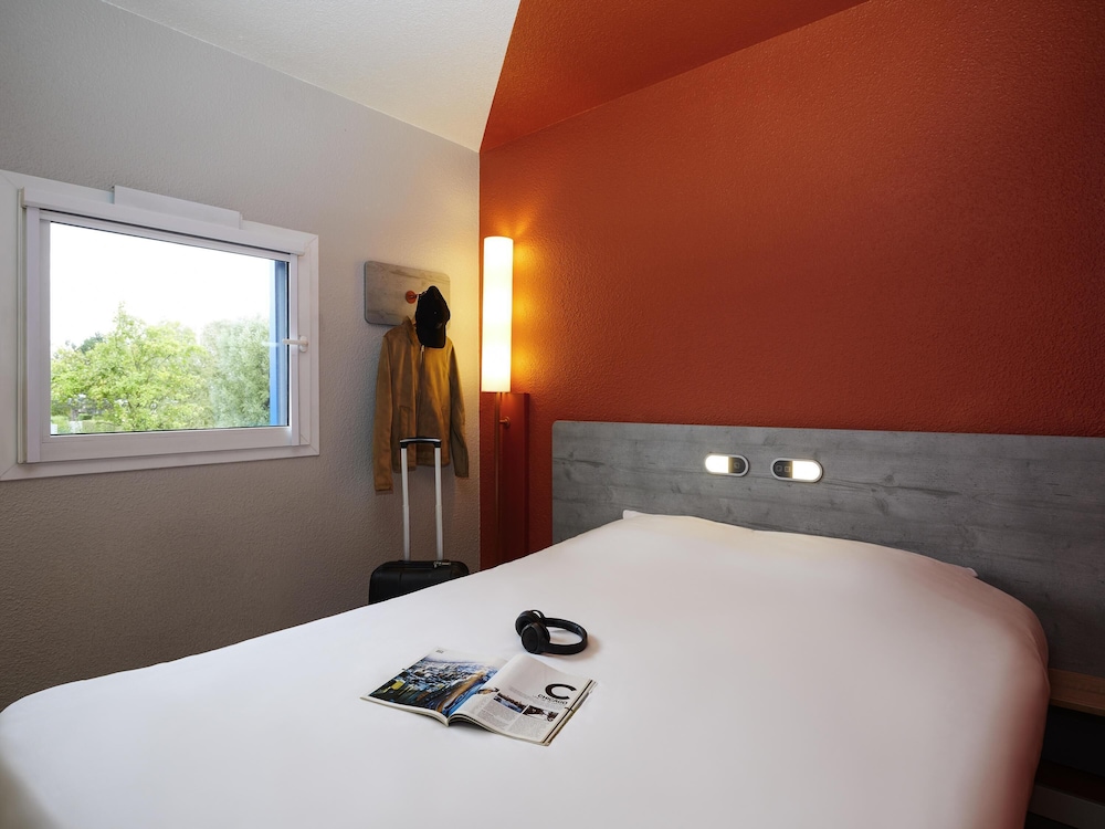 Habitación doble con 1 cama doble del hotel Ibis Budget Lille Villeneuve D'ascq. Foto 3
