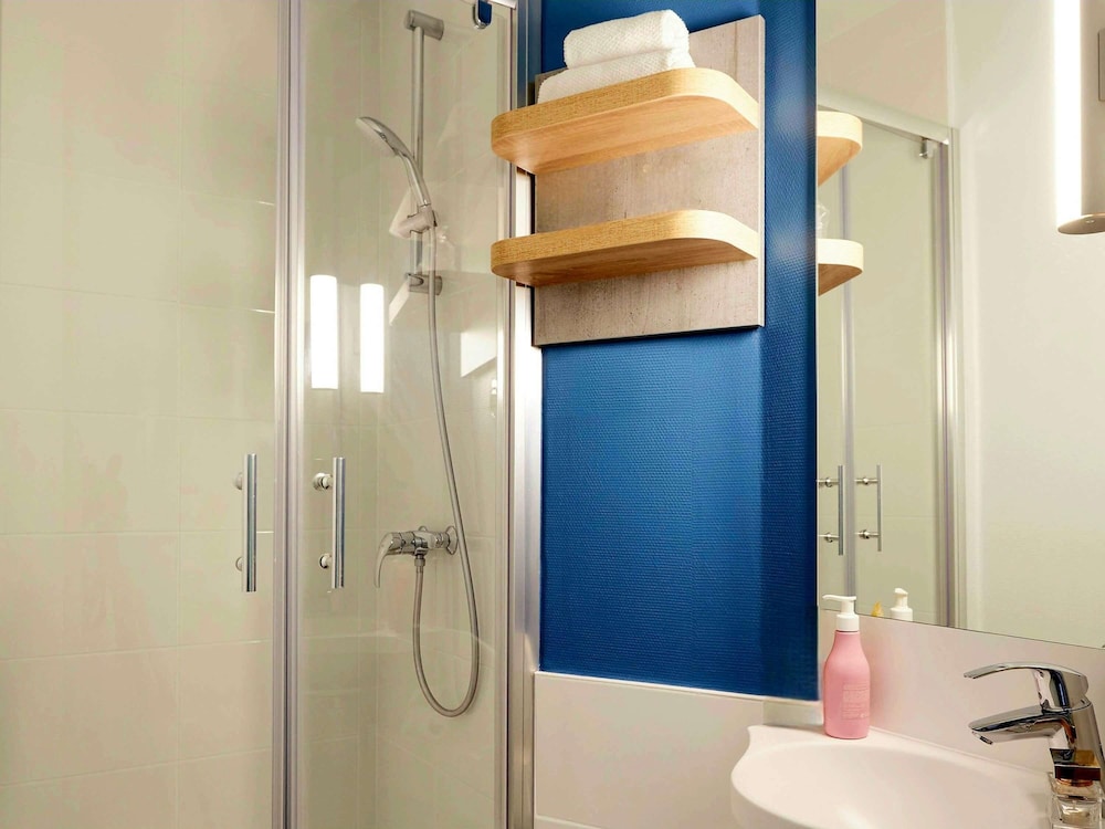 HABITACIÓN TWIN con 2 camas individuales del hotel Ibis Budget Lille Villeneuve D'ascq. Foto 3