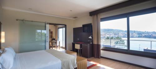 Suite con vistas al mar del hotel Gran Talaso Sanxenxo. Foto 4