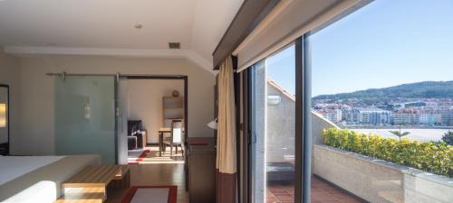 Suite con vistas al mar del hotel Gran Talaso Sanxenxo. Foto 5