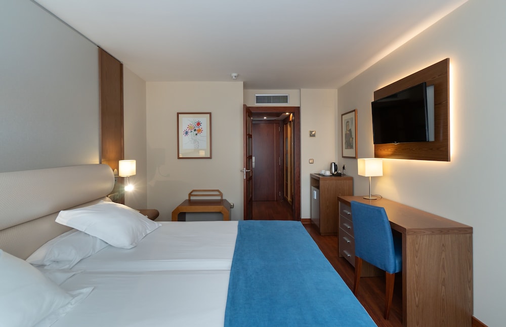 Habitación triple del hotel Ms Maestranza. Foto 1