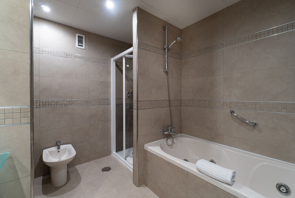 Habitación triple del hotel Ms Maestranza. Foto 4