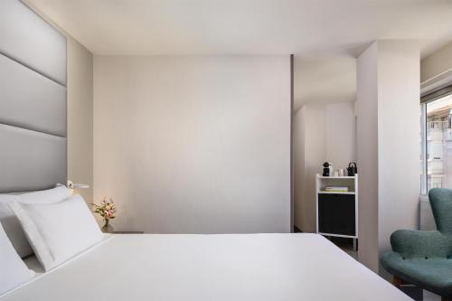 Suite Junior con vistas y cama supletoria del hotel Nh Madrid Zurbano. Foto 3