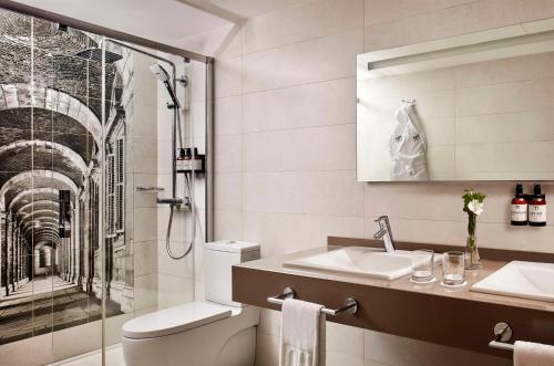 Suite Junior con cama supletoria del hotel Nh Madrid Zurbano. Foto 2
