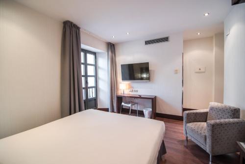 Habitación Doble del hotel Petit Palace Marques Santa Ana. Foto 5