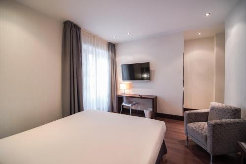 Habitación Doble del hotel Petit Palace Marques Santa Ana. Foto 3