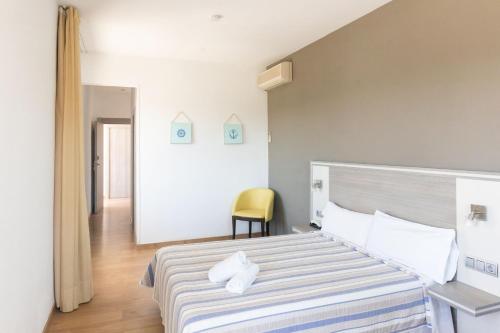 Habitación Doble con balcón - 1 o 2 camas del hotel Planas. Foto 13