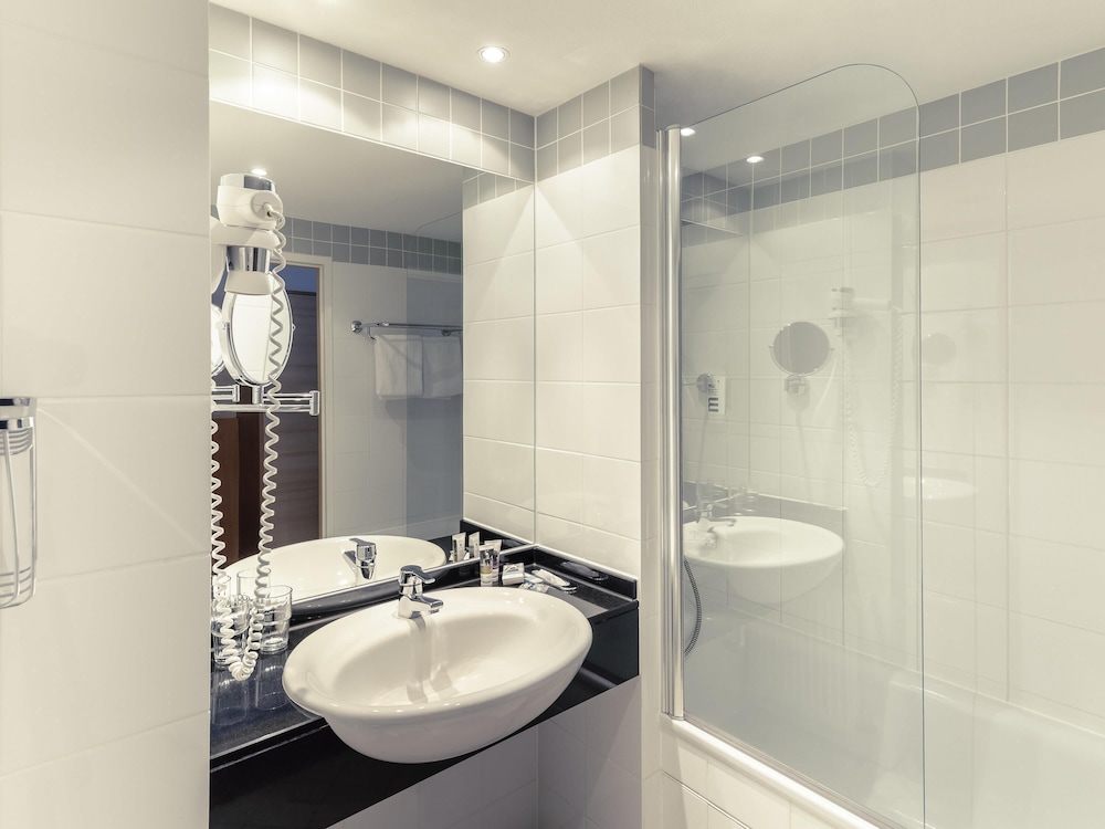 Habitación Privilege con 1 cama doble del hotel Mercure Schweinfurt Maininsel. Foto 4