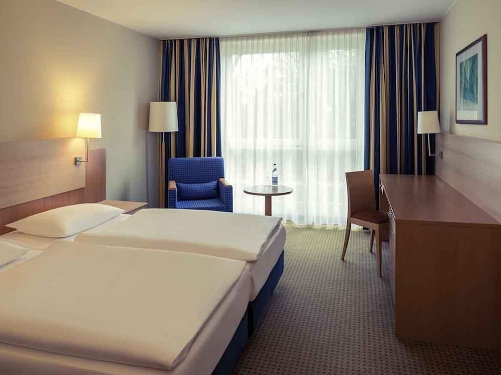 Habitación estándar con dos camas individuales del hotel Mercure Schweinfurt Maininsel. Foto 3