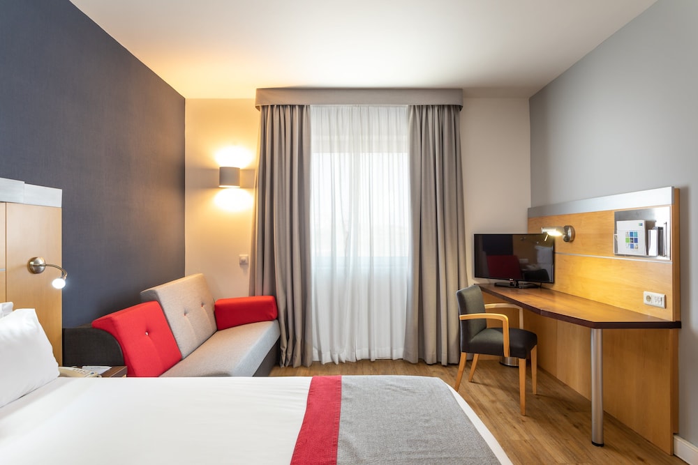 Habitación estándar, 1 cama doble con sofá cama del hotel Holiday Inn Express Lisbon - Oeiras, An Ihg. Foto 1