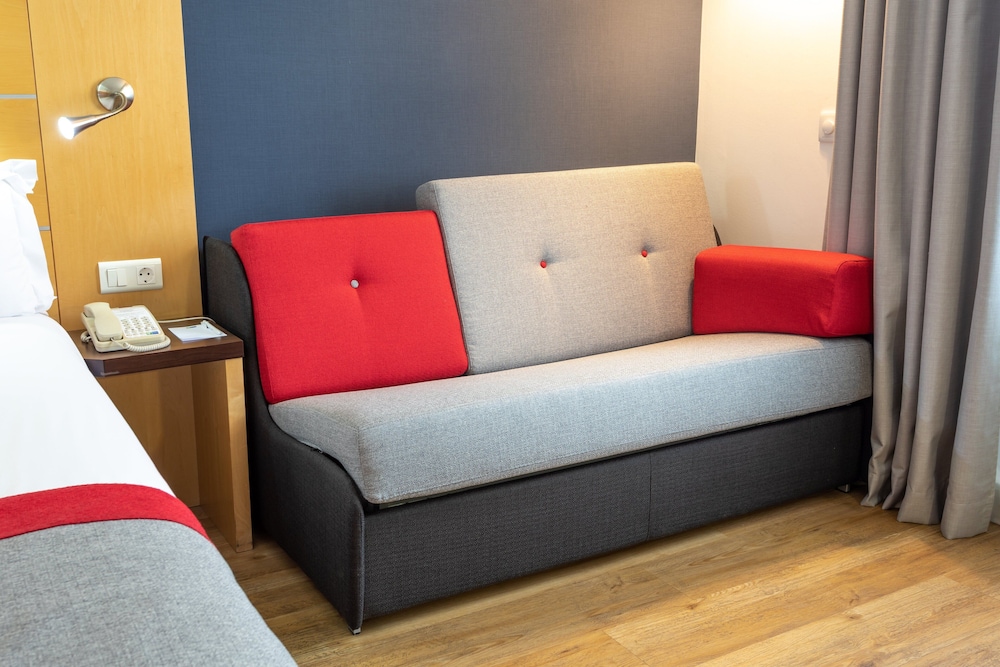 Habitación estándar, 1 cama doble con sofá cama del hotel Holiday Inn Express Lisbon - Oeiras, An Ihg. Foto 6