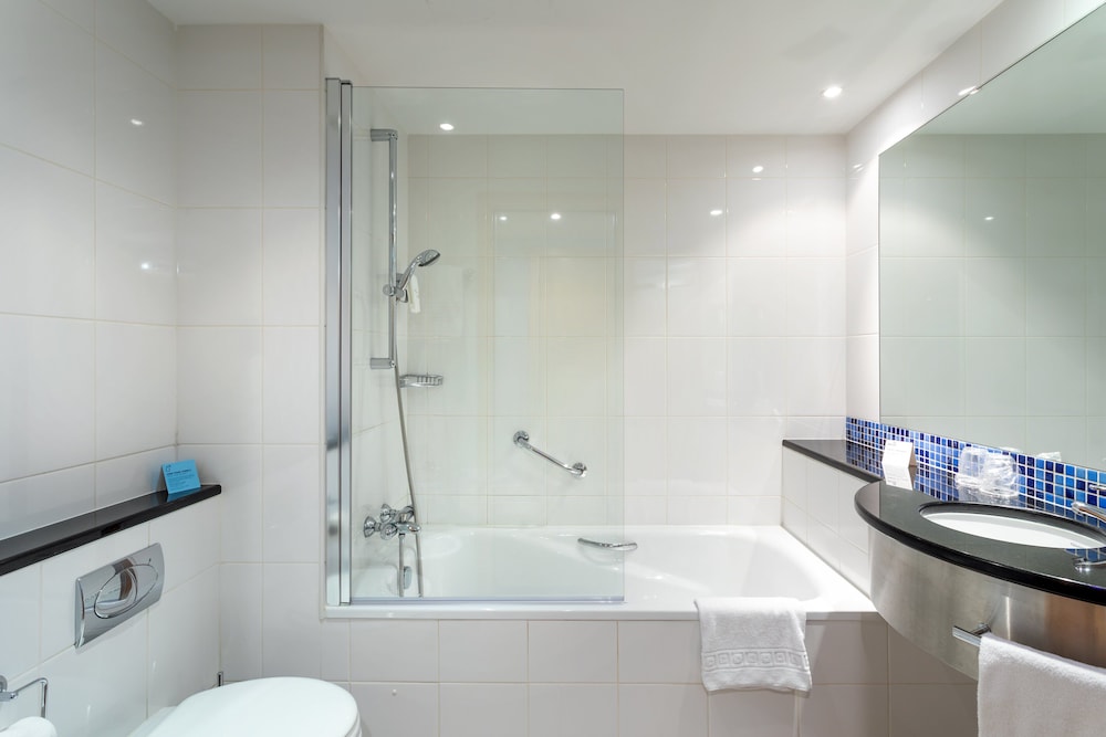 Habitación estándar, 1 cama doble con sofá cama del hotel Holiday Inn Express Lisbon - Oeiras, An Ihg. Foto 10