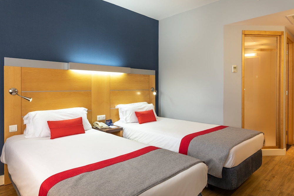 Habitación estándar del hotel Holiday Inn Express Lisbon - Oeiras, An Ihg. Foto 4
