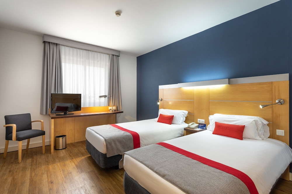 Habitación estándar, 2 camas individuales del hotel Holiday Inn Express Lisbon - Oeiras, An Ihg. Foto 1