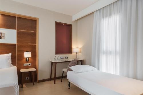 Habitación Doble con Cama supletoria del hotel Dorma León. Foto 1