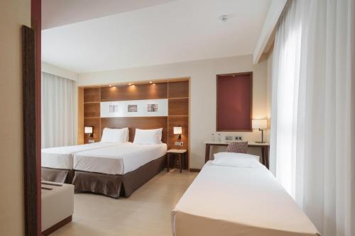 Habitación Doble con Cama supletoria del hotel Dorma León. Foto 2