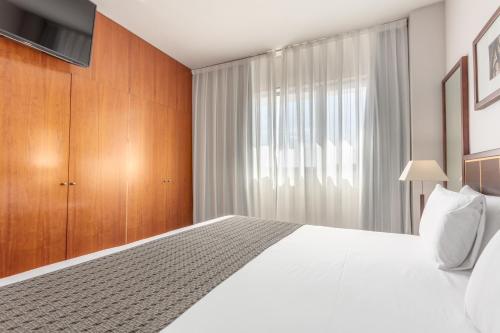 Habitación Doble con zona de estar del hotel Eurostars Toledo. Foto 1