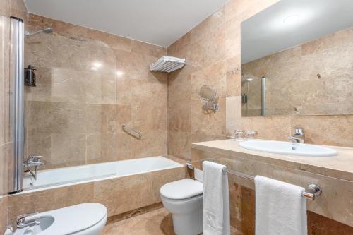 Habitación Doble con zona de estar del hotel Eurostars Toledo. Foto 3