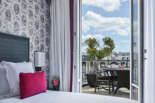 Habitación Doble con terraza - 1 cama doble grande del hotel Maison Astor Paris, Curio Collection By Hilton